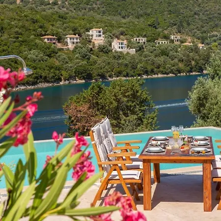 Villa Aeraki -private Sea Access In Bay