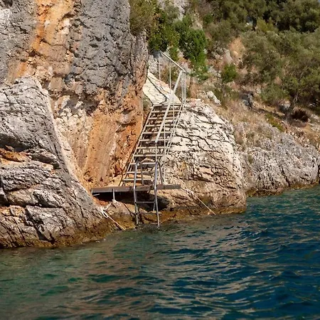 Aeraki -private Sea Access In Bay וילה