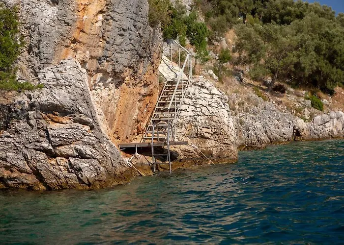 Aeraki -private Sea Access In Bay Villa